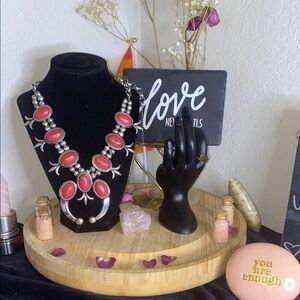 Eve Silver and Red Necklace with Elegant Design